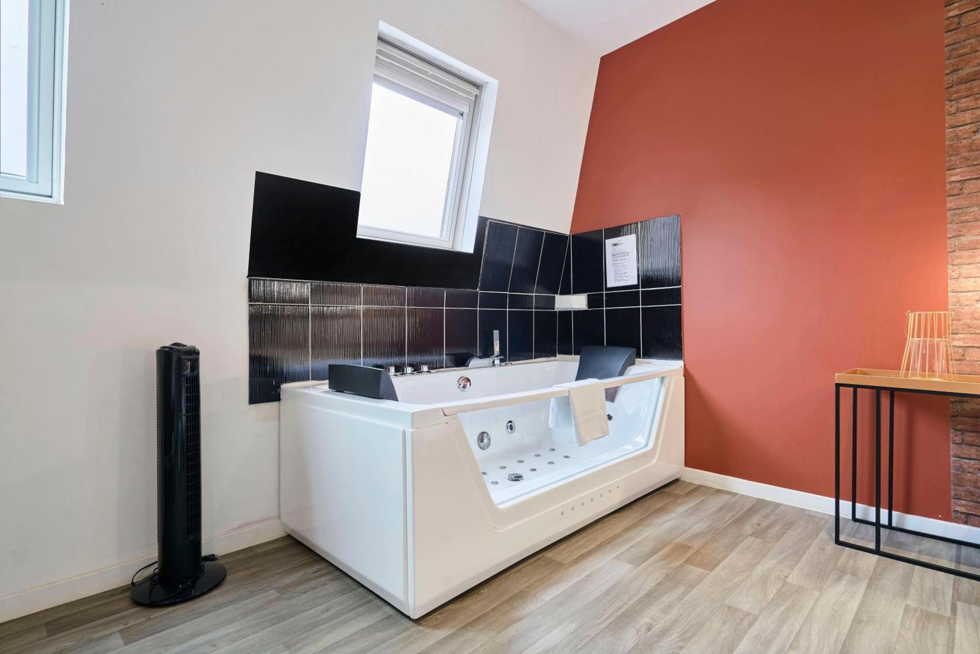 Ng Suitehome - Lille I Roubaix Centre I Grand Place - Balneo - Netflix - Wifi Exterior foto